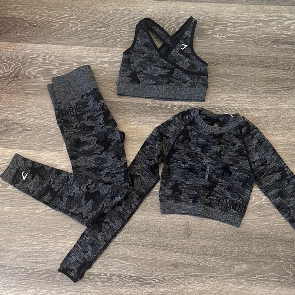 Gymshark Pants - Gymshark Camo Seamless Set BUNDLE (3) Sports Bra Booty Scrunch Leggings Small